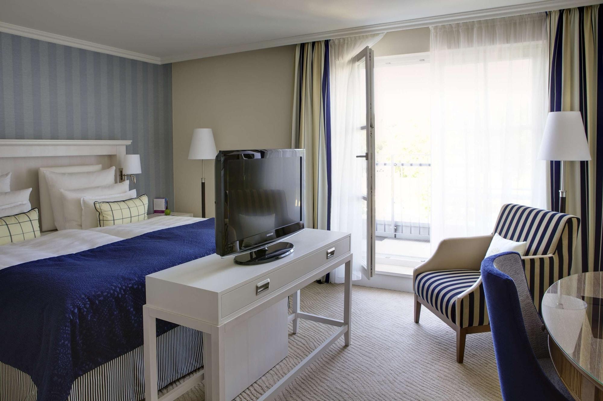 Steigenberger Grandhotel & Spa Heringsdorf Екстериор снимка A room at the Hotel du Cap-Eden-Roc