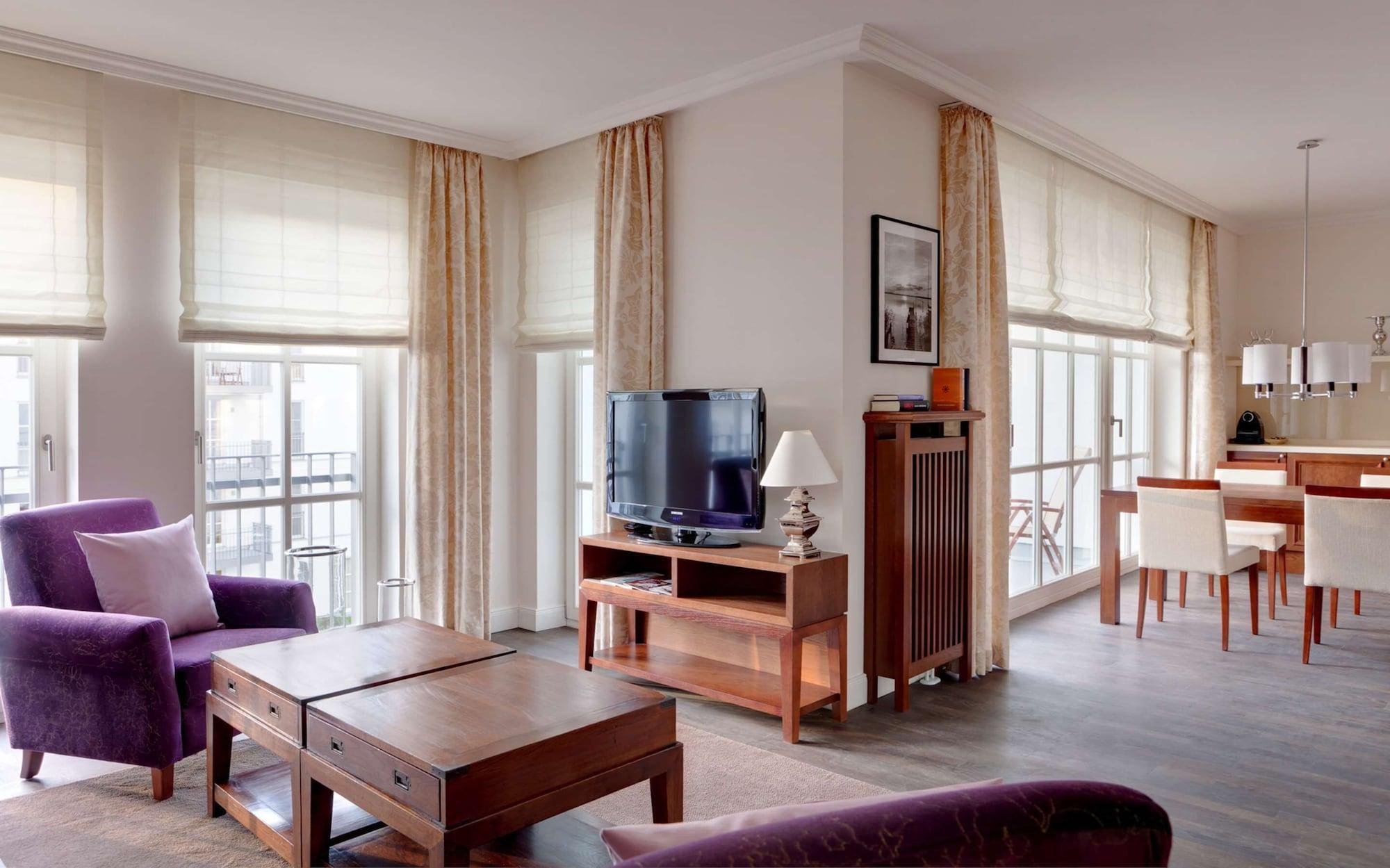 Steigenberger Grandhotel & Spa Heringsdorf Екстериор снимка A living room with a television