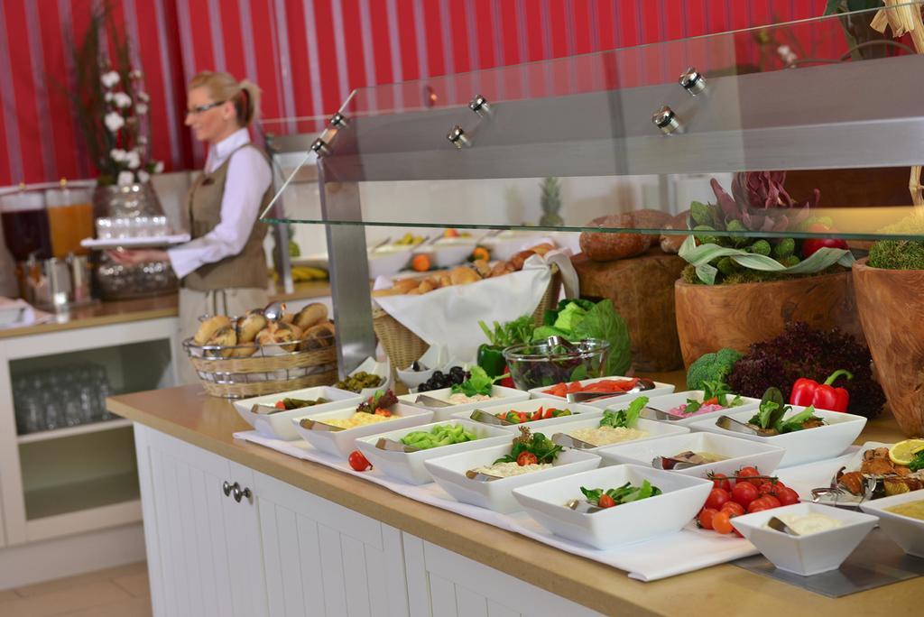 Steigenberger Grandhotel & Spa Heringsdorf Екстериор снимка A salad bar