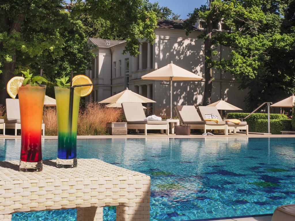 Steigenberger Grandhotel & Spa Heringsdorf Екстериор снимка The swimming pool at the hotel